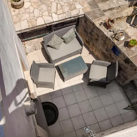 Unique Center Apartman *