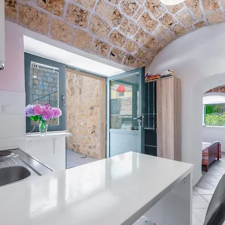 Unique Center Apartment